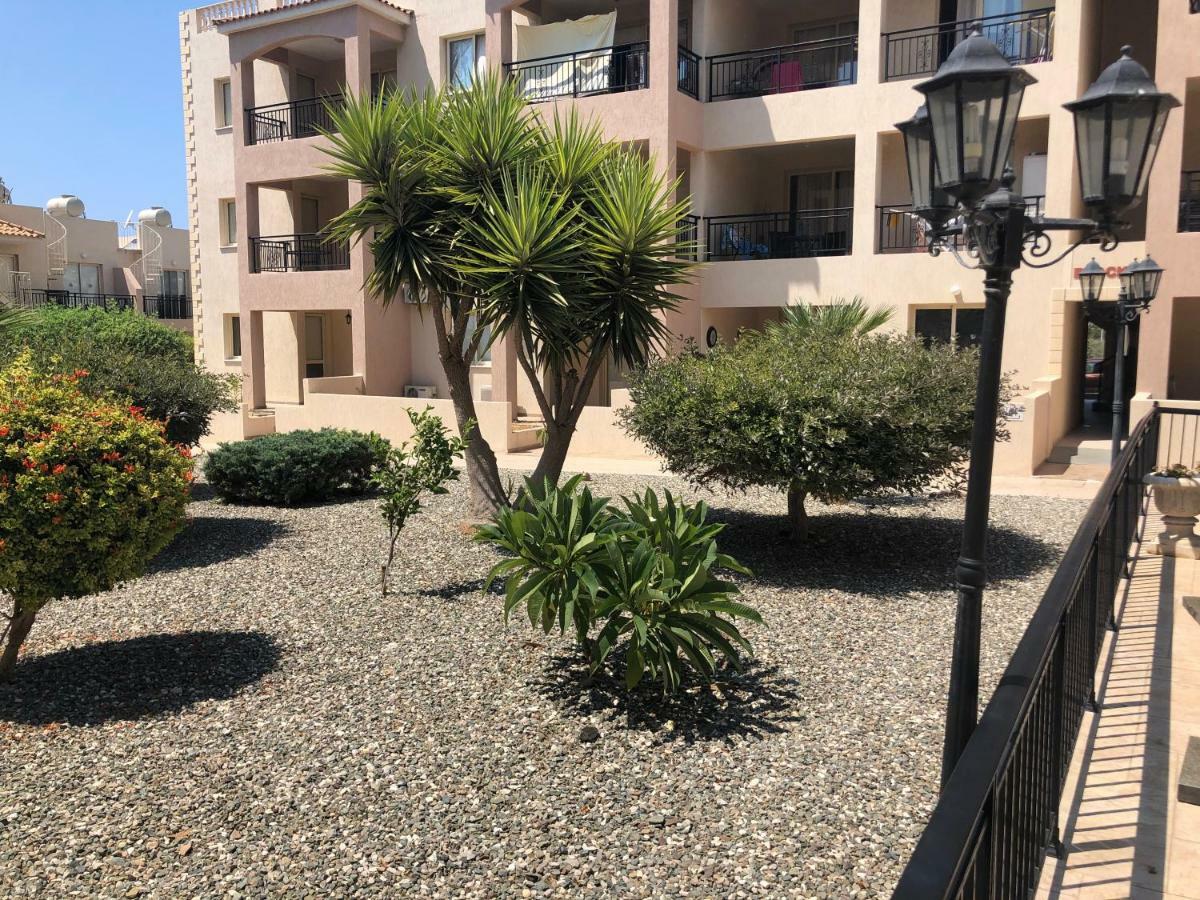Royal Seacrest Apartment Paphos Exterior photo