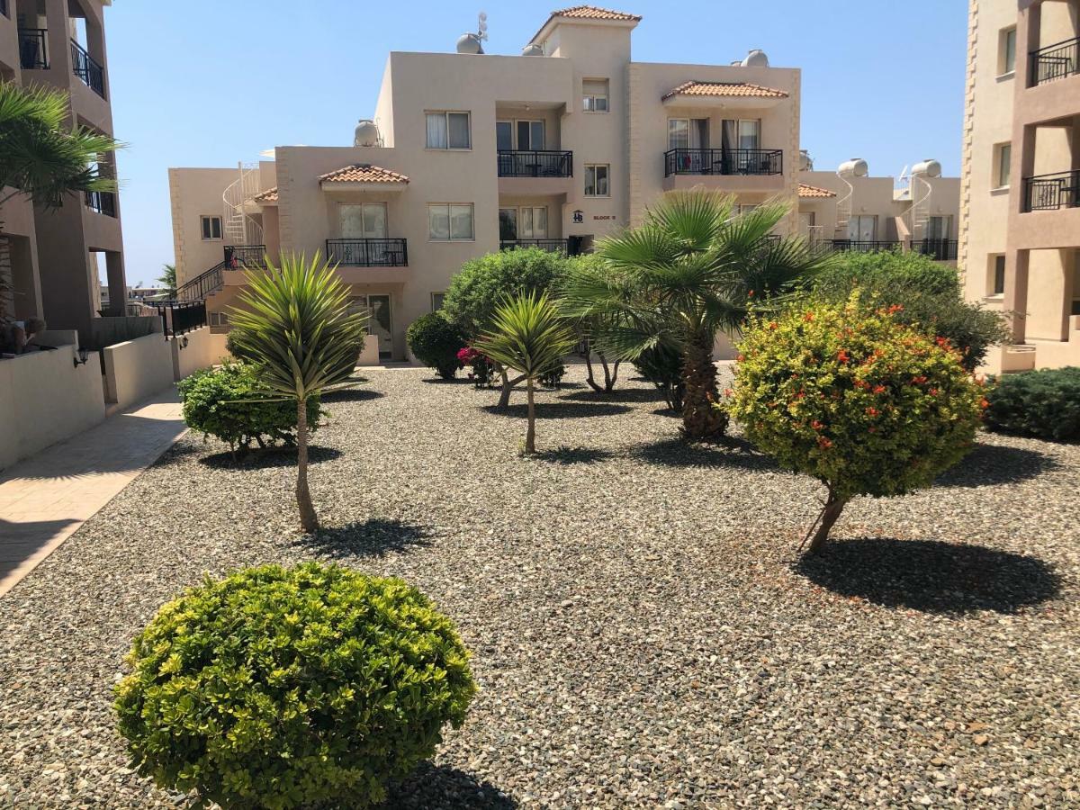Royal Seacrest Apartment Paphos Exterior photo