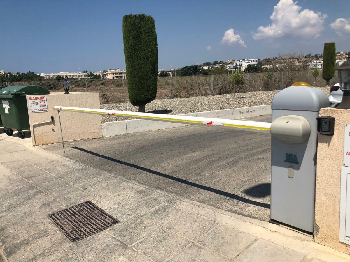 Royal Seacrest Apartment Paphos Exterior photo