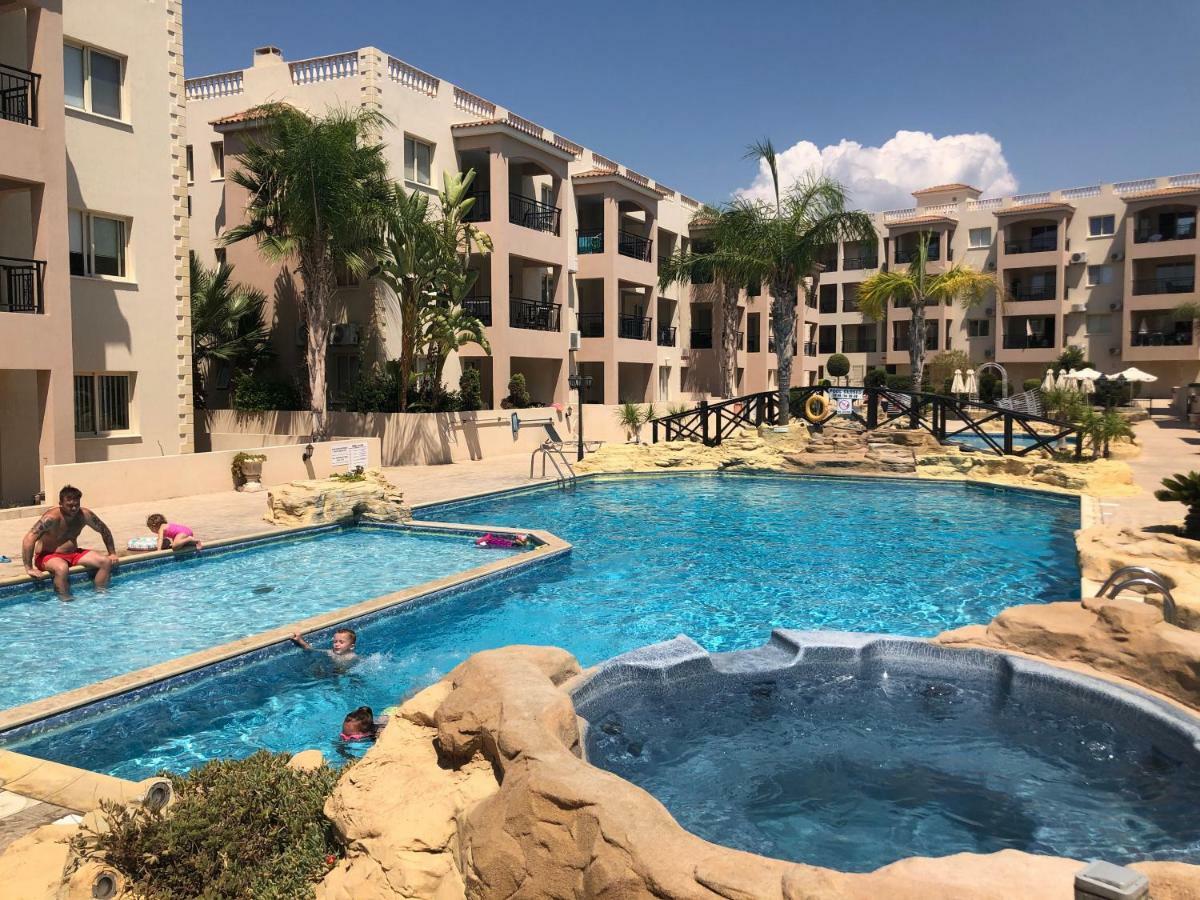 Royal Seacrest Apartment Paphos Exterior photo
